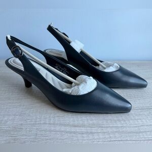 Easy Street Women's Navy Blue Faye Slingback Buckle Closure Pumps Size 8